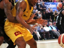 Knights v. White Wings Hanau 87:73