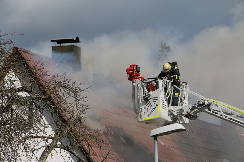 Dachstuhlbrand im Hermann-Löns-Weg 