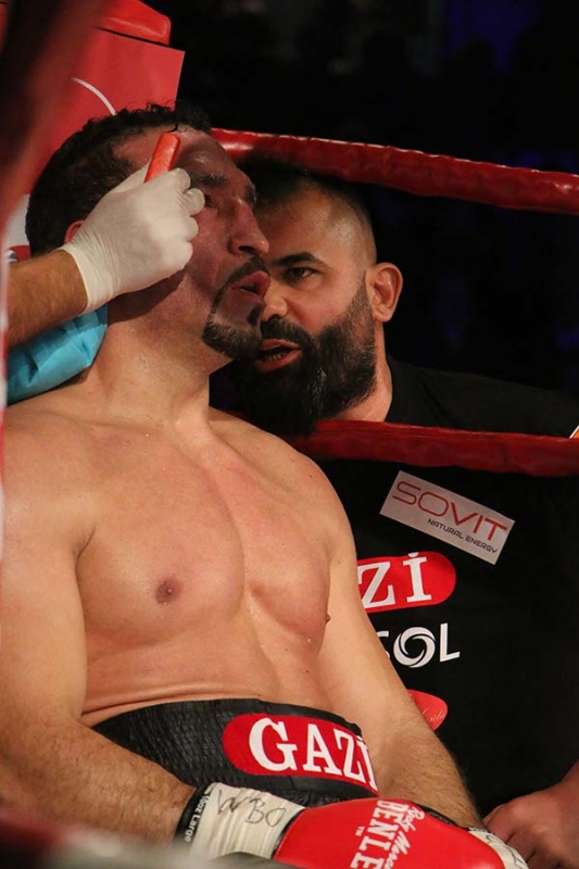 WM-Boxkampf Arslan vs. Seferi endet unentschieden