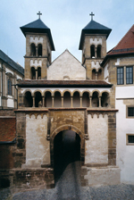 61 schwaebisch hall grosscomburg aussen Michaelskapelle Arkadengang und Tuermessg pressebild