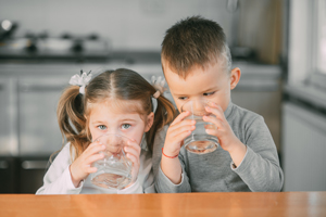 Trinkwasser und Kinder