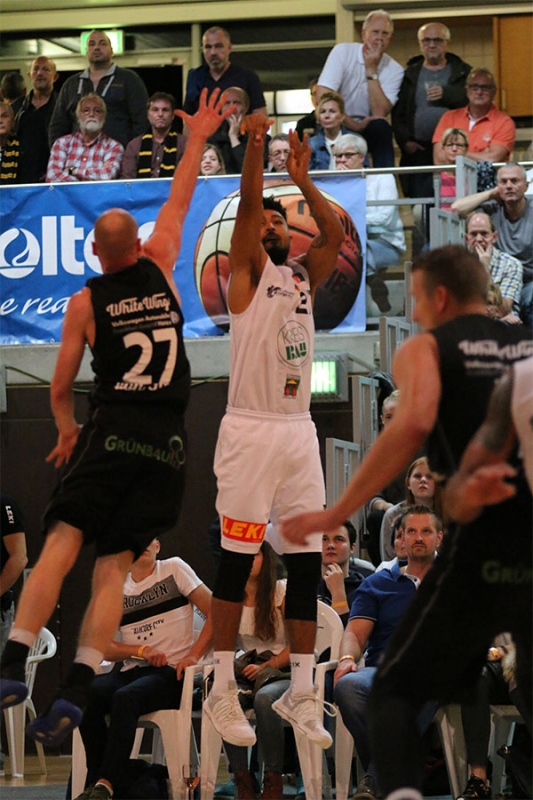 Knights vs. hanau 74:58