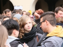 Heiliger Vormittag vor dem Rathaus_13