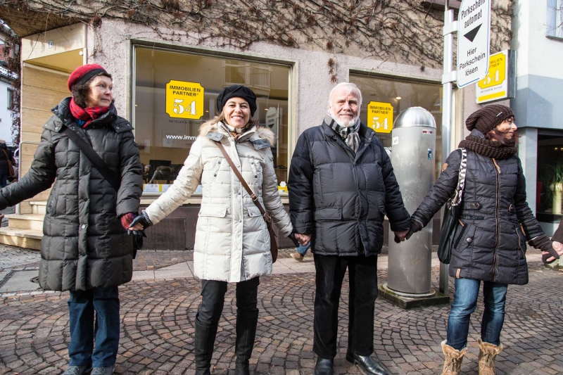 Menschenkette und Kundgebung von J. Stortz