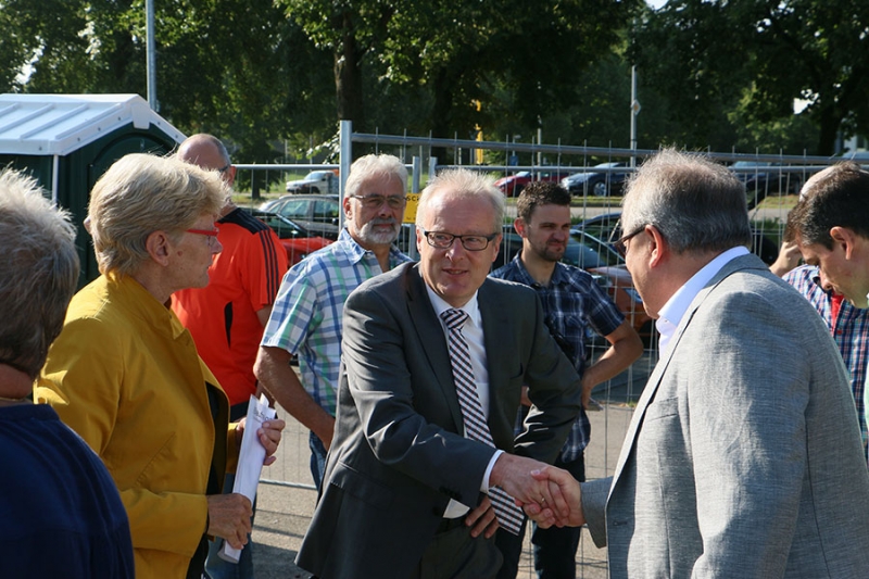 Spatenstich zum Sportvereins-Zentrum