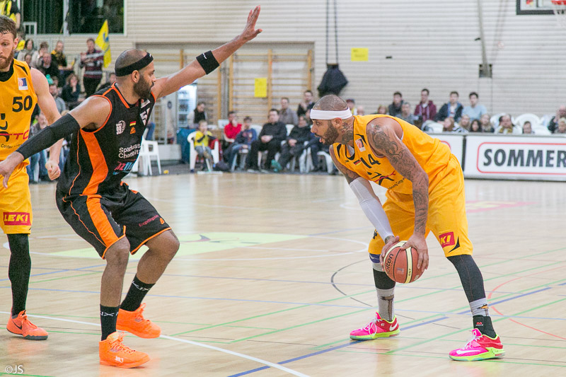 Knight v Chemnitz 87 zu 83