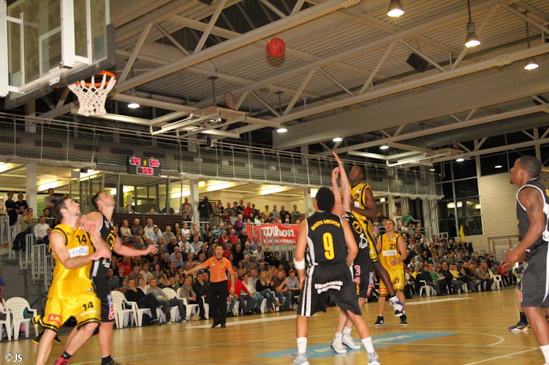 Knights v Vechta 95 zu 106_93