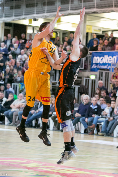 Knight v Chemnitz 87 zu 83