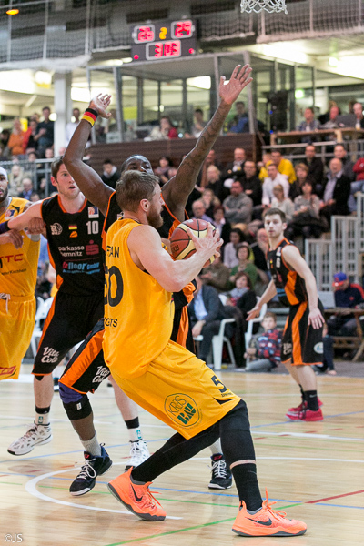 Knight v Chemnitz 87 zu 83