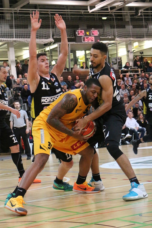 Knights vs. Essen 68:61