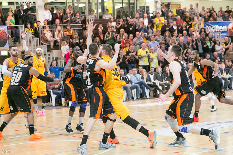 Knight v Chemnitz 87 zu 83