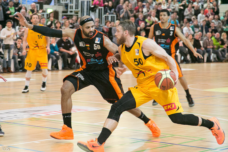 Knight v Chemnitz 87 zu 83