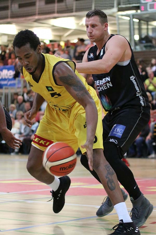 Knights v. White Wings Hanau 87:73