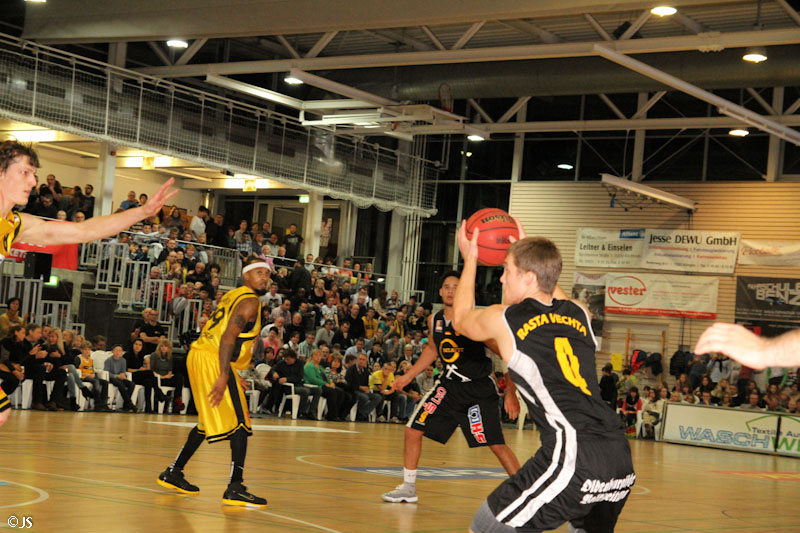 Knights v Vechta 95 zu 106_57