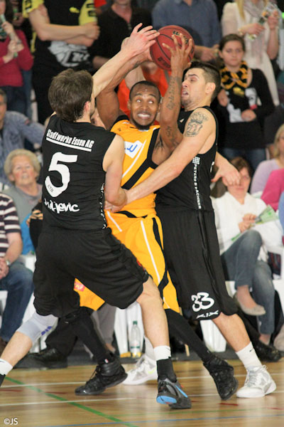 Knights  v Essen 98 zu 88_74