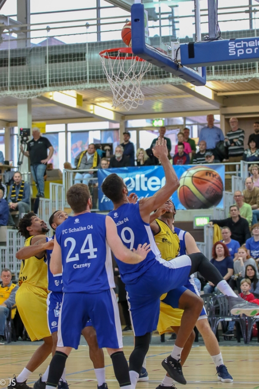 Knights v Schalke 81:76_41