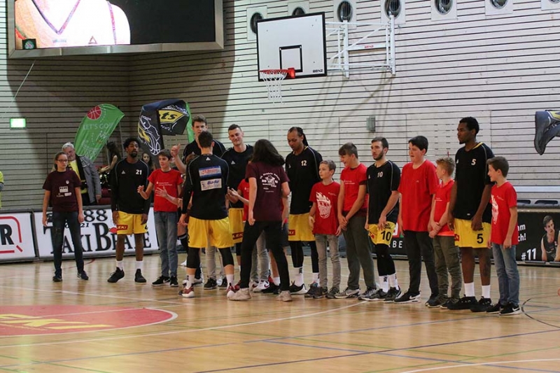 Knights v. White Wings Hanau 87:73