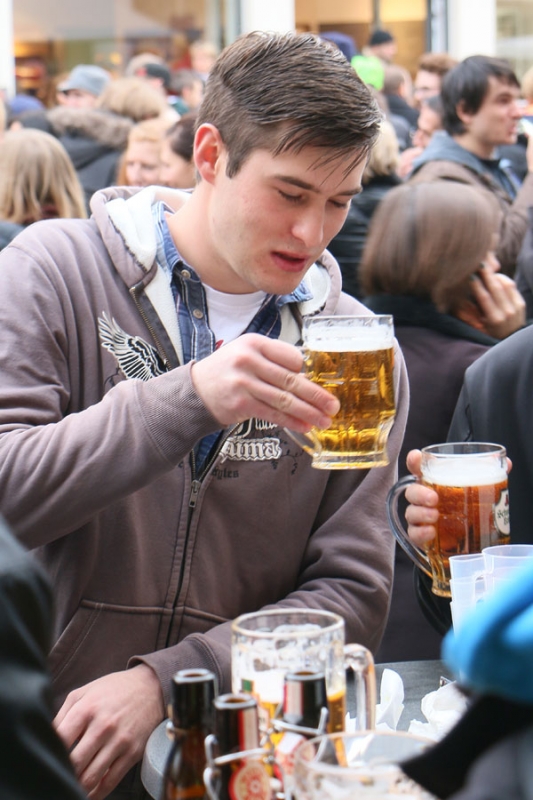 Heiliger Vormittag vor dem Rathaus_16